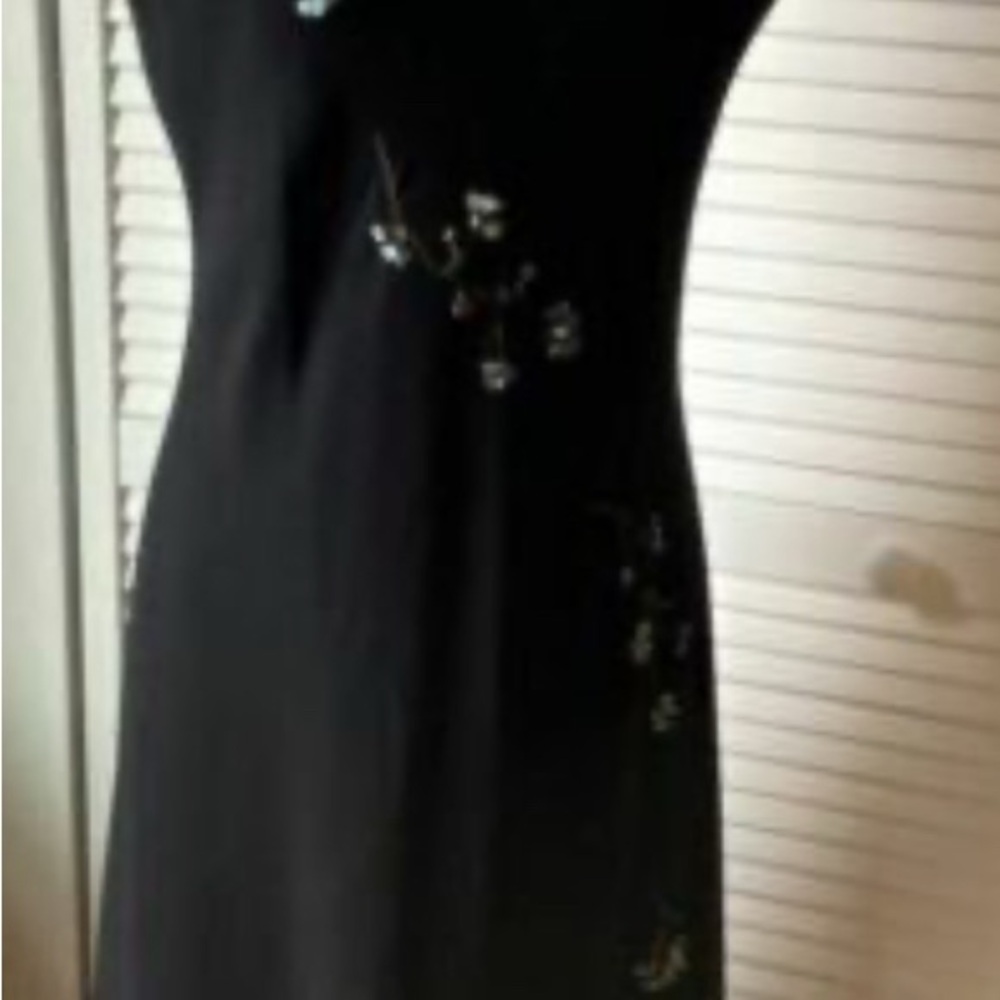 Jones New York Black slevrss  Dress with Floral Embroidery & stone detail - Picture 3 of 10